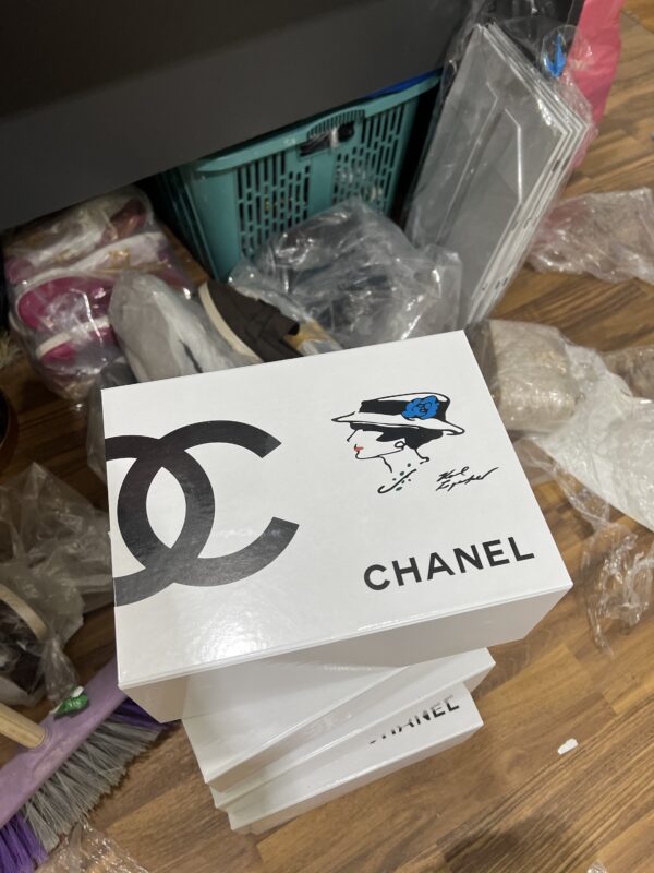 Boîte Gucci et Louis Vuitton et Chanel importation